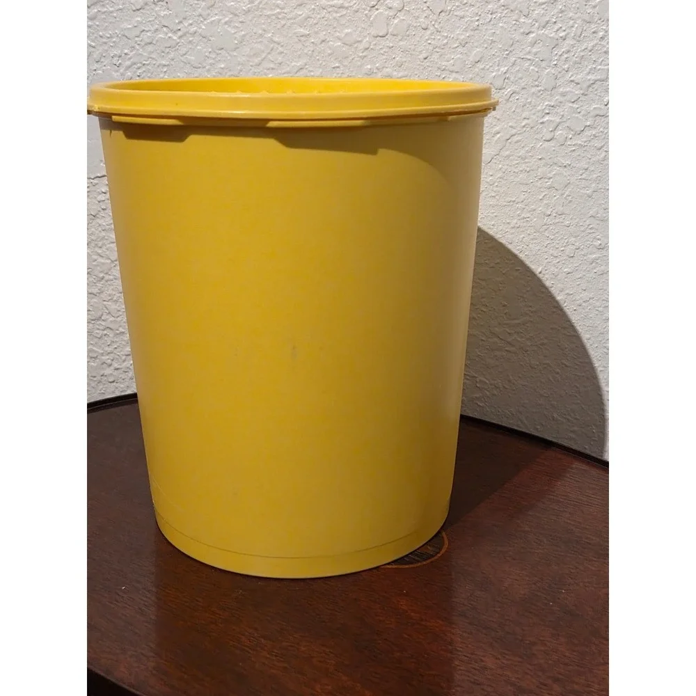 Tupperware vintage servalier